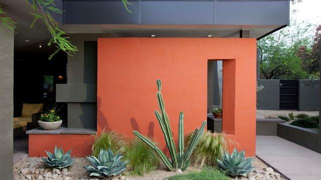 4 ways to perk up your outdoor spaces with color