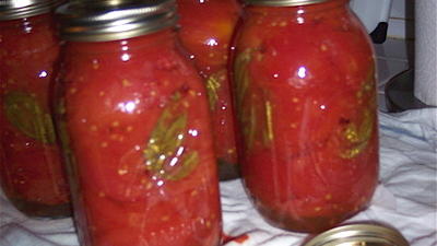Preserving Summer Flavor For Tomato Sauce In Winter How Sweet It Is And Easy When You Re Canning With Friends Sunset Magazine