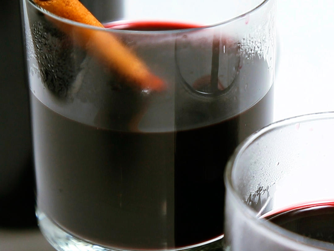 Blackberry Cardamom Mulled Wine Recipe – Sunset Magazine