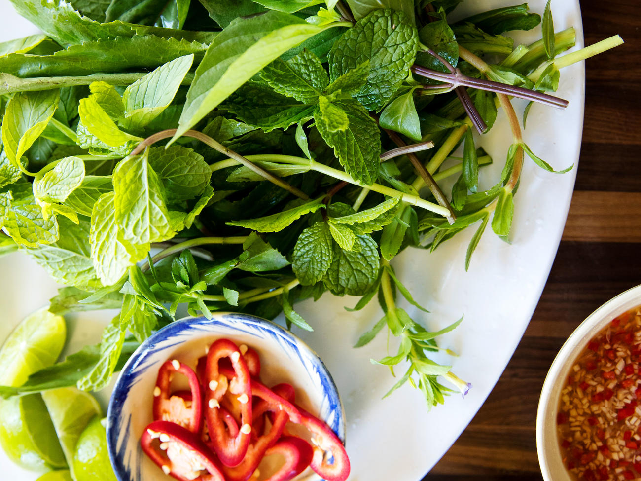 Vietnamese Herb Garnish Plate Dia Rau Song