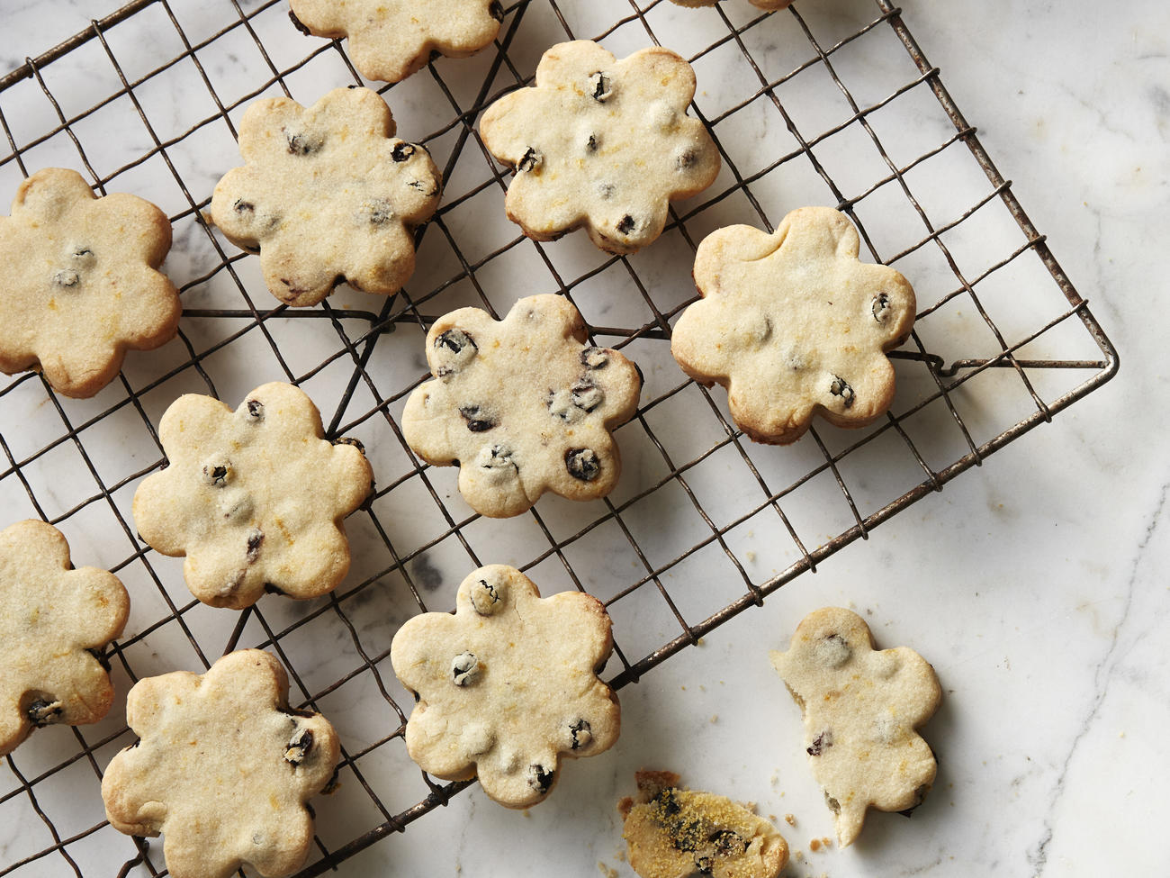 Buttery Semolina Currant Cookies Recipe – Sunset Magazine