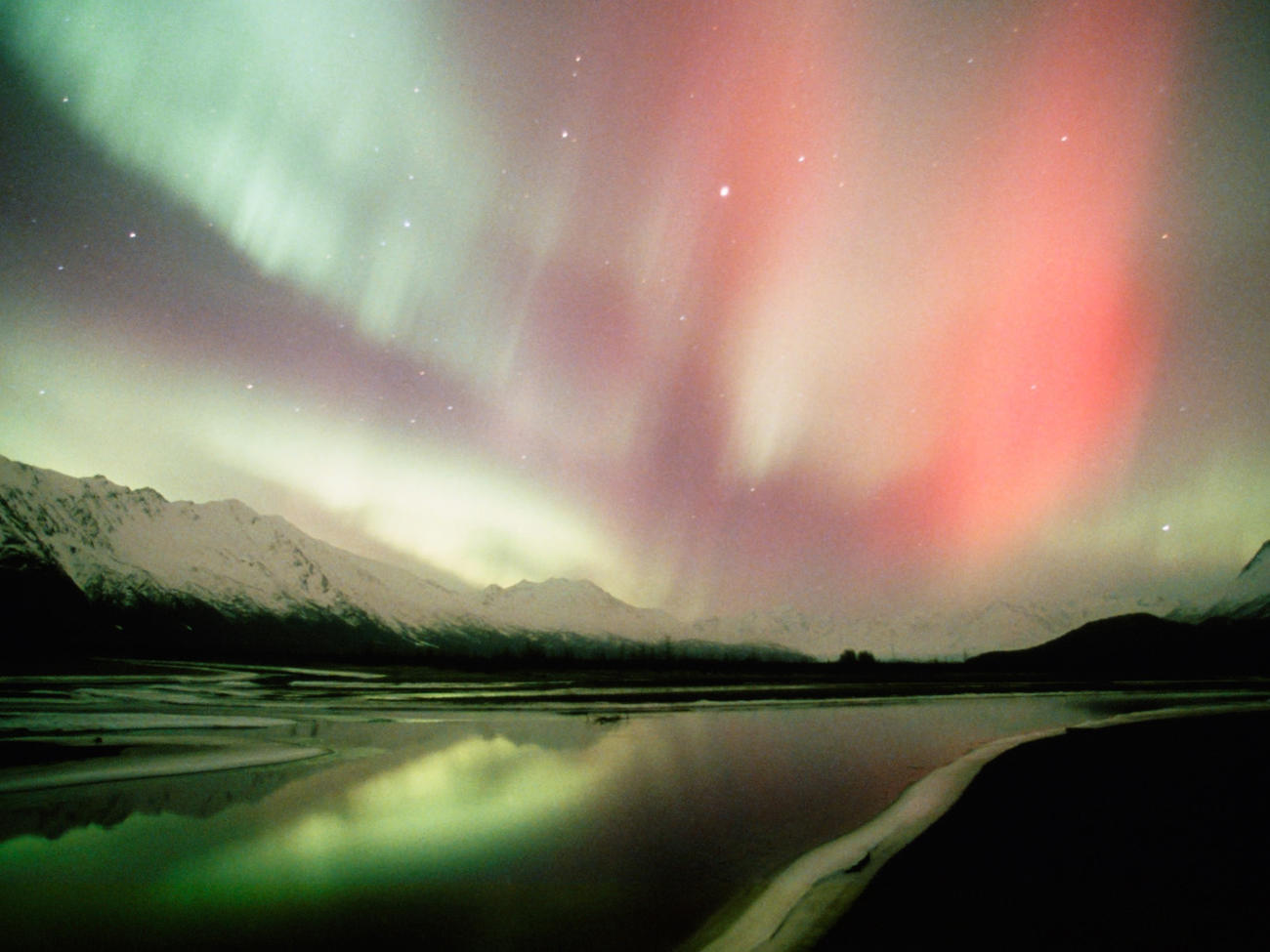 How to Spend New Year’s Eve Under the Northern Lights