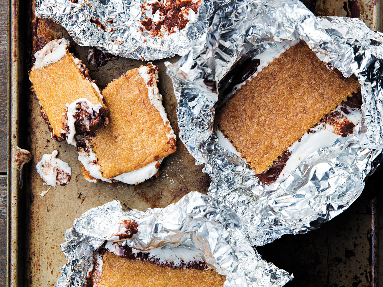 15 Delicious S’Mores & Camping Desserts