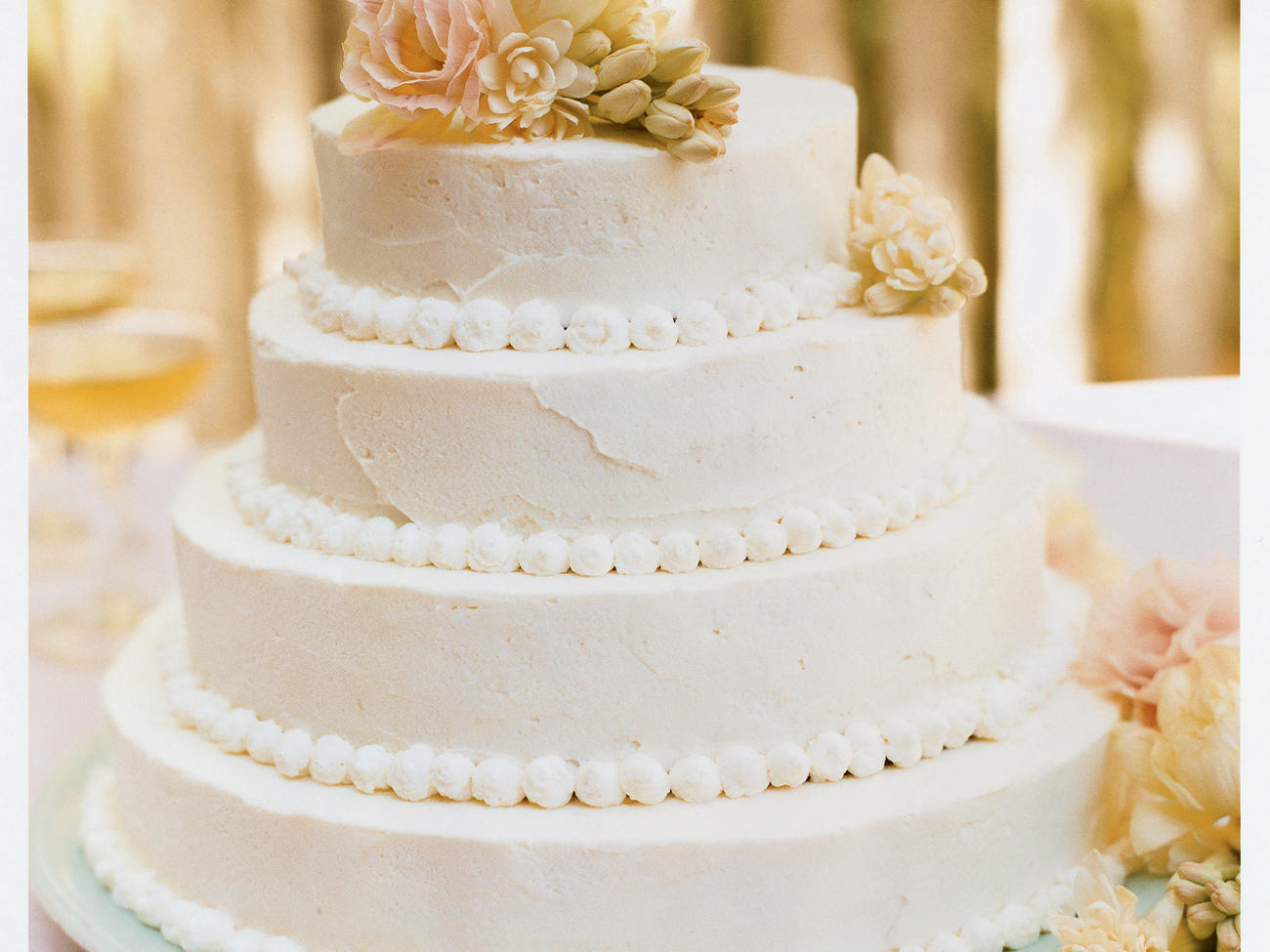 How to Make a Beautiful Wedding Cake