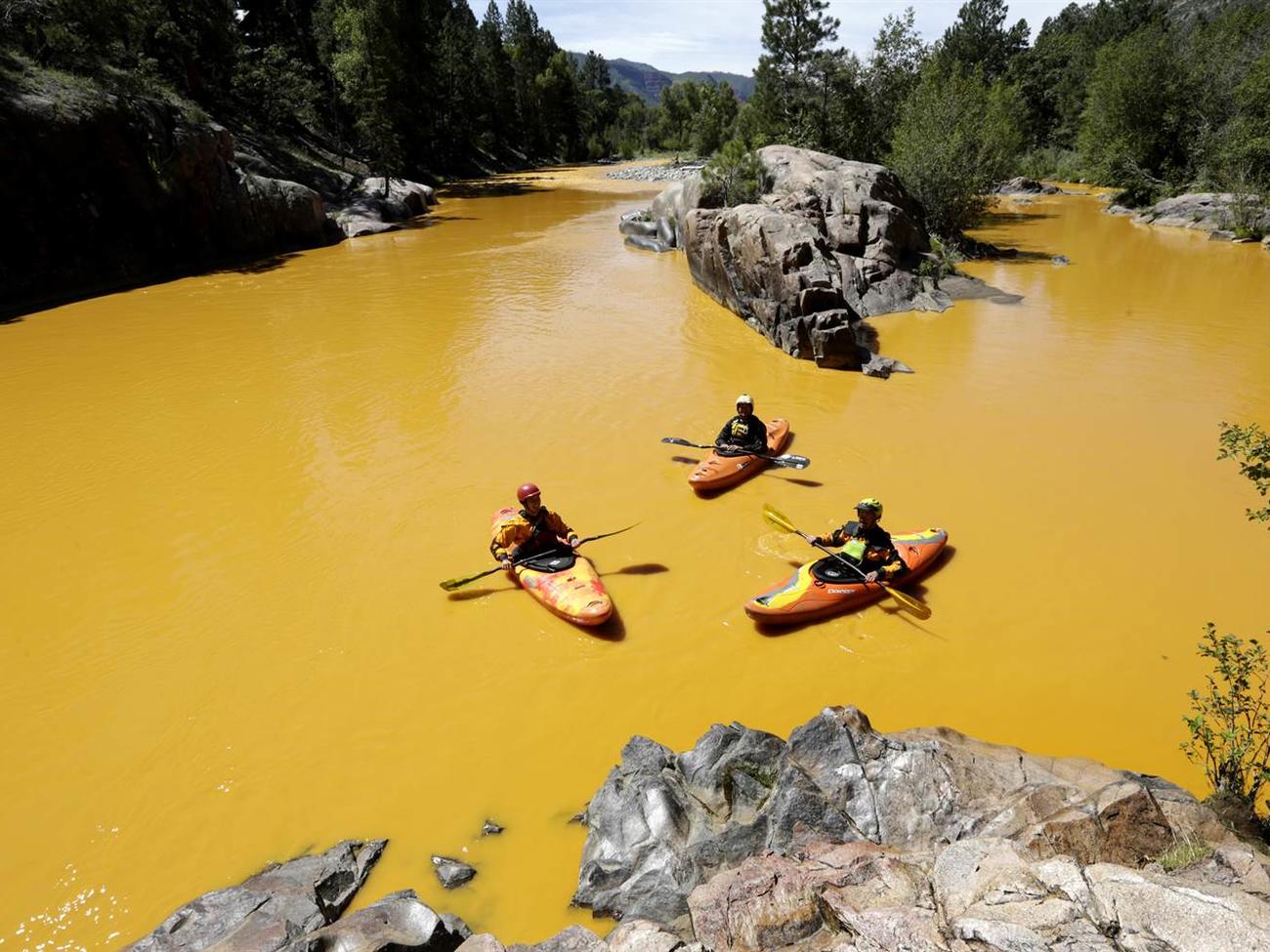 Mine waste contamination turns Colorado river completely orange