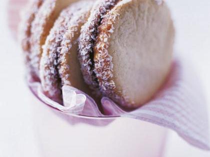 Alfajores de Dulce de Leche (Caramel sandwich Cookies) Recipe – Sunset Magazine
