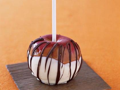 Black-and-White Caramel Apples Recipe – Sunset Magazine