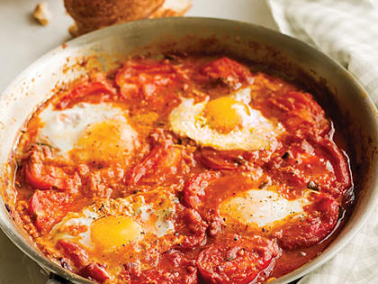 Paprika Tomatoes with Poached Eggs (Shakshouka) Recipe – Sunset Magazine