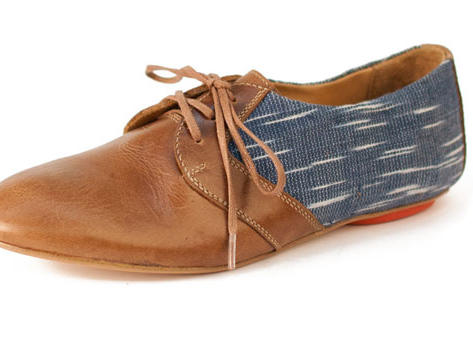 25 days of giveaways: Sseko’s caramel & chambray oxford