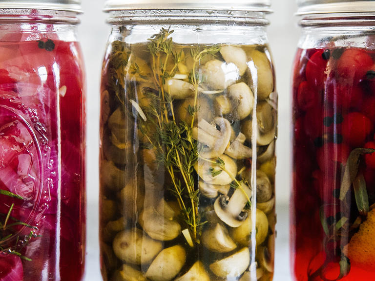 Pickled Mushrooms With Garlic And Thyme Recipe – Sunset Magazine