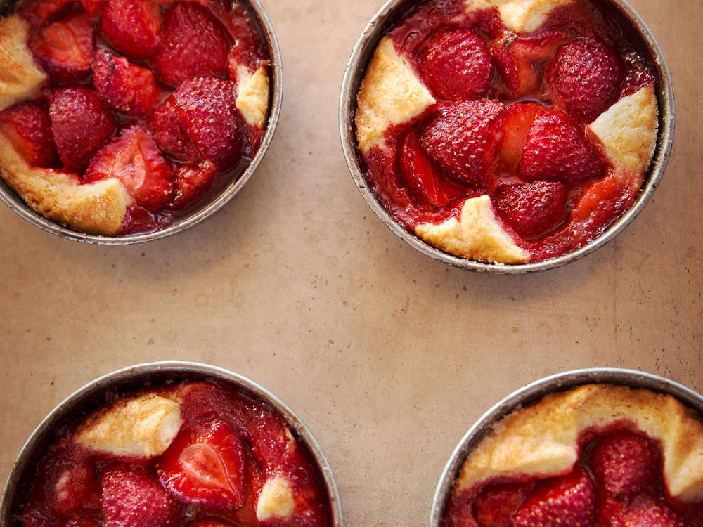 Strawberry and Cornmeal Crostatas Recipe – Sunset Magazine