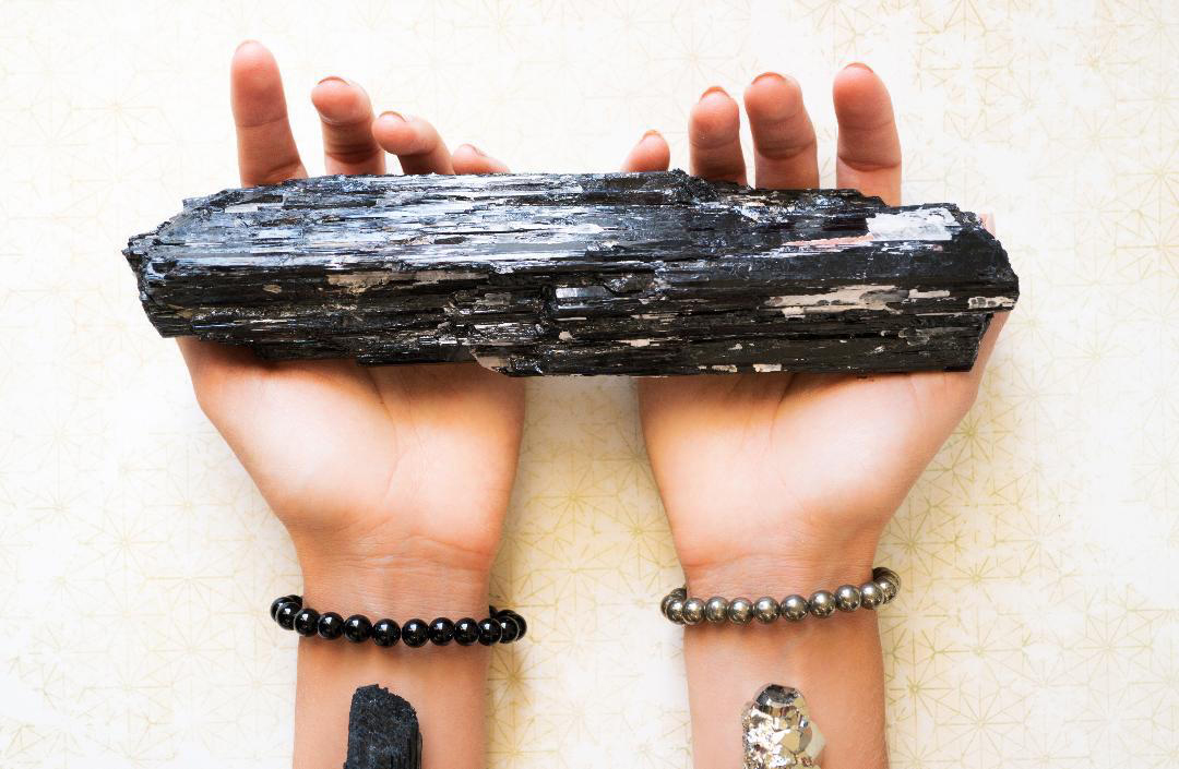 black-tourmaline-for-eliminating-negative-energy