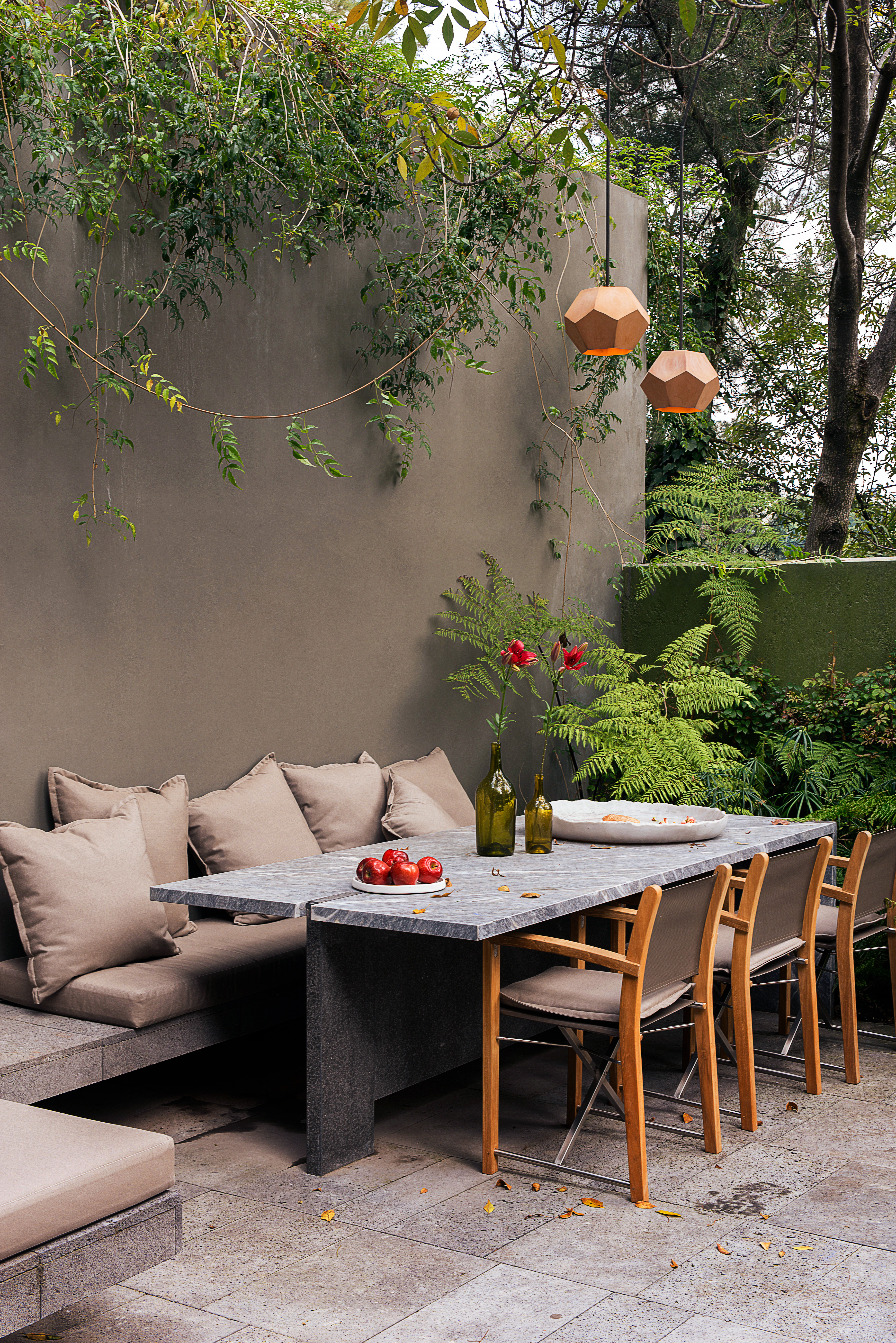 4 Ways to Get a Lush & Modern Outdoor Look