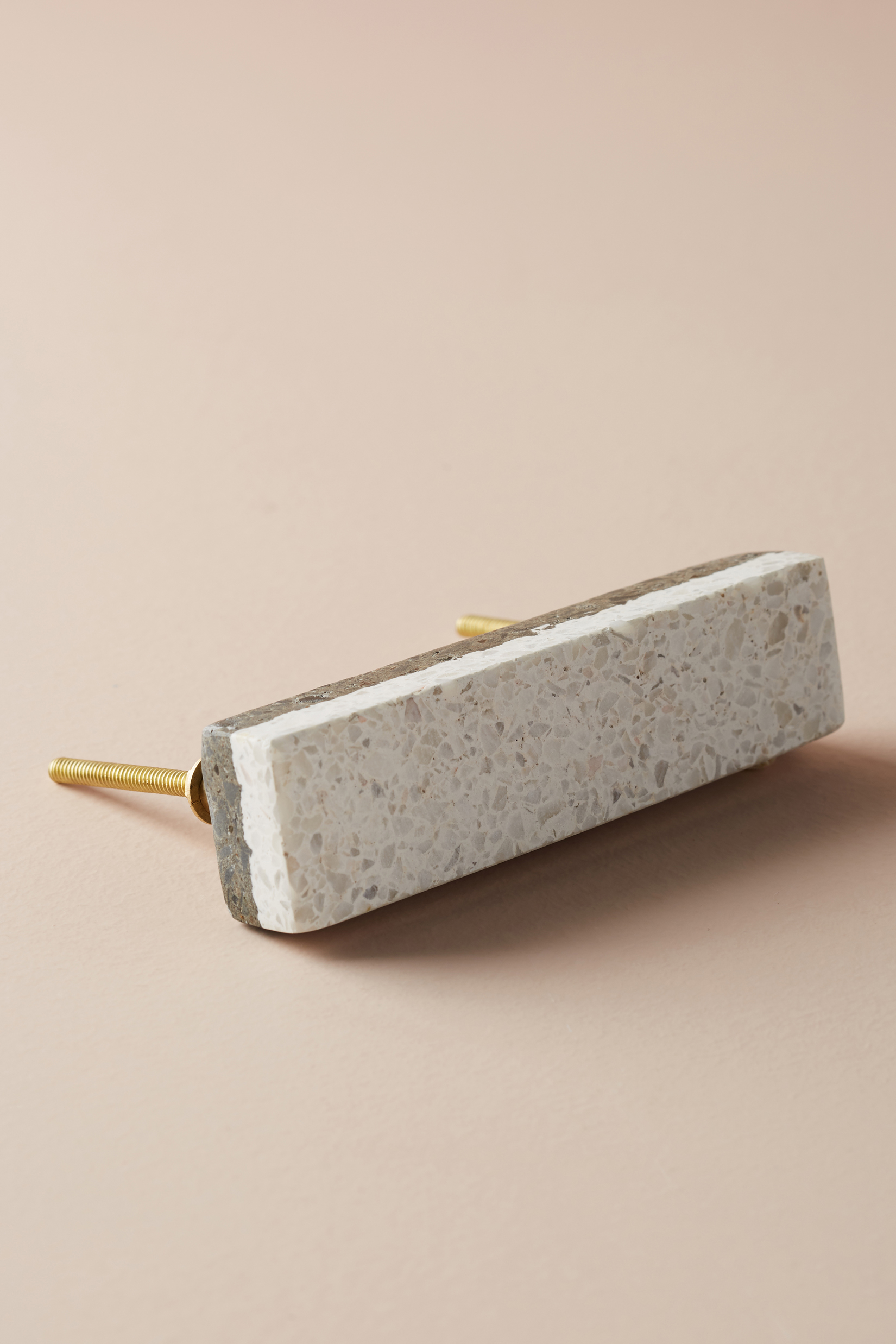 on-trend-cabinet-hardware