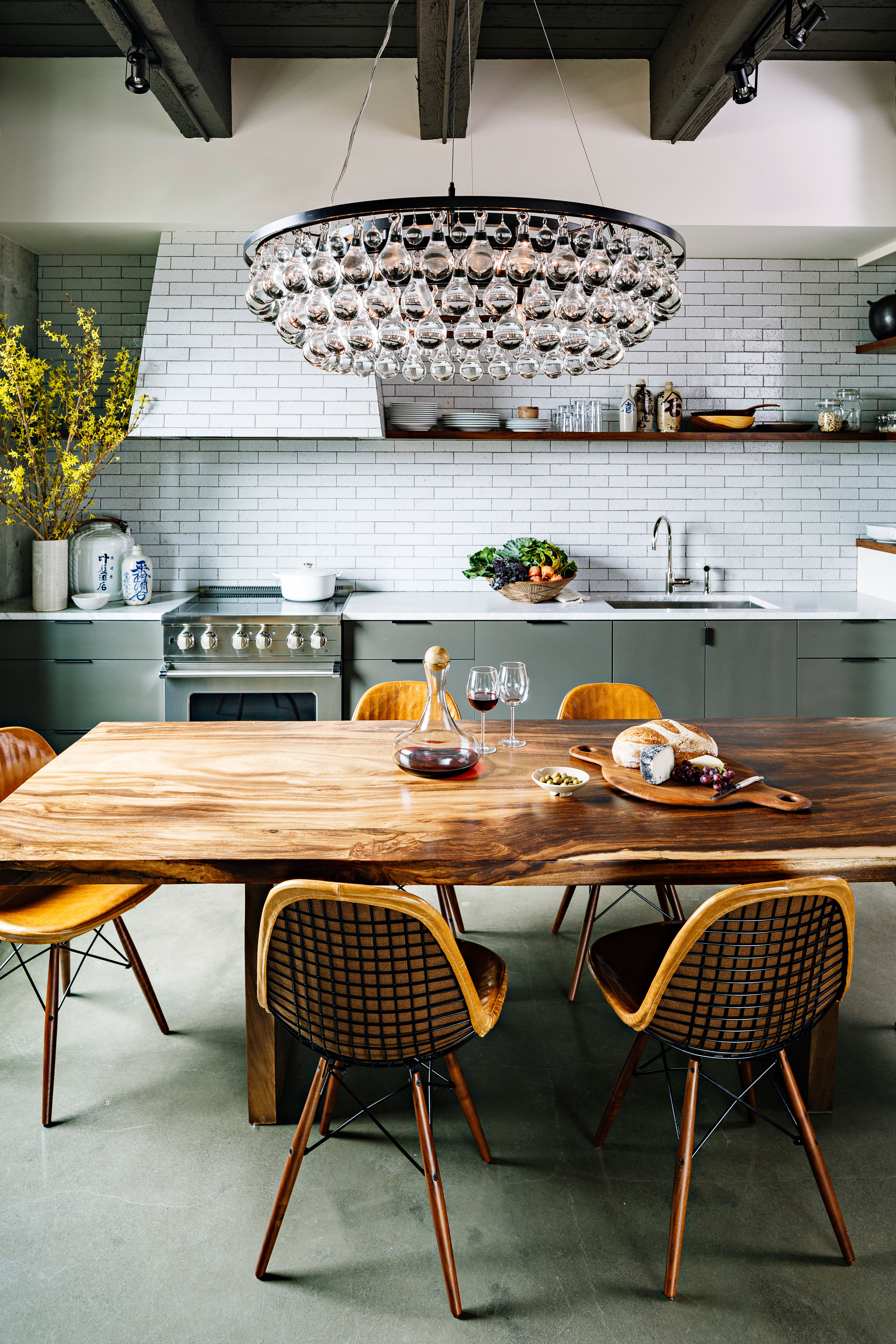 hang-a-large-light-fixture