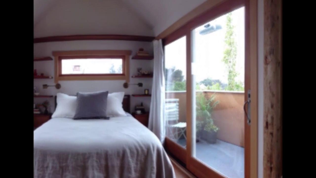 Small-space master suite