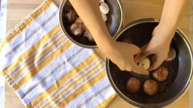 How to Clean Mushrooms