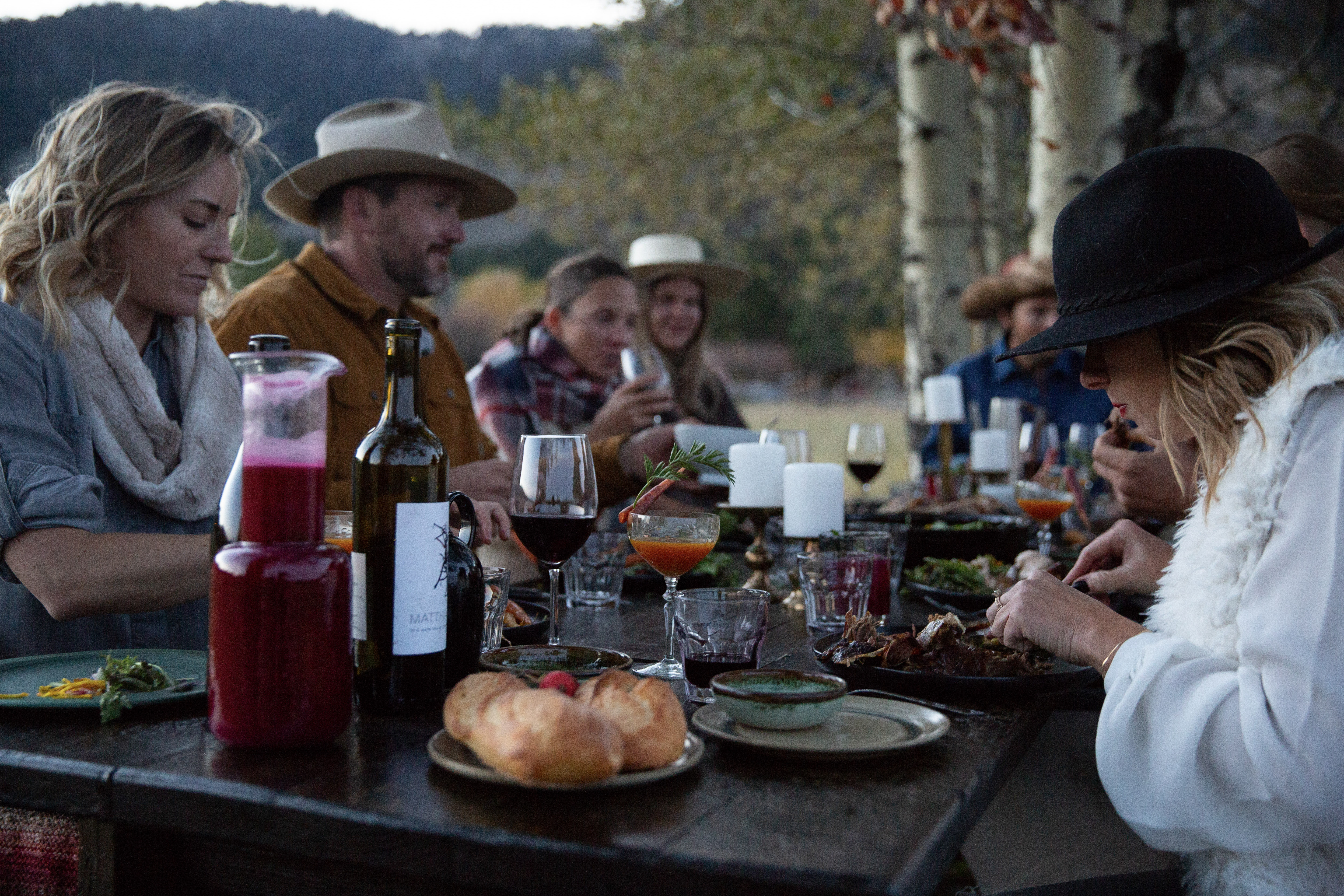 set-a-multi-functional-table