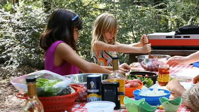 How to Make a Kid-Friendly Camp Meal