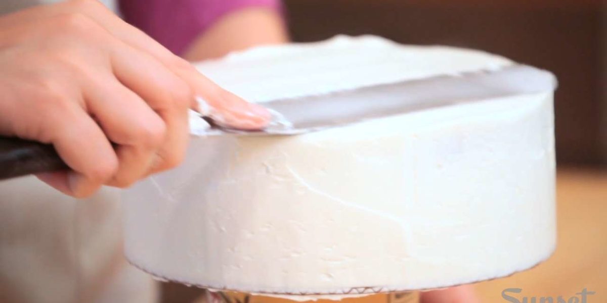 How to Decorate a Cake