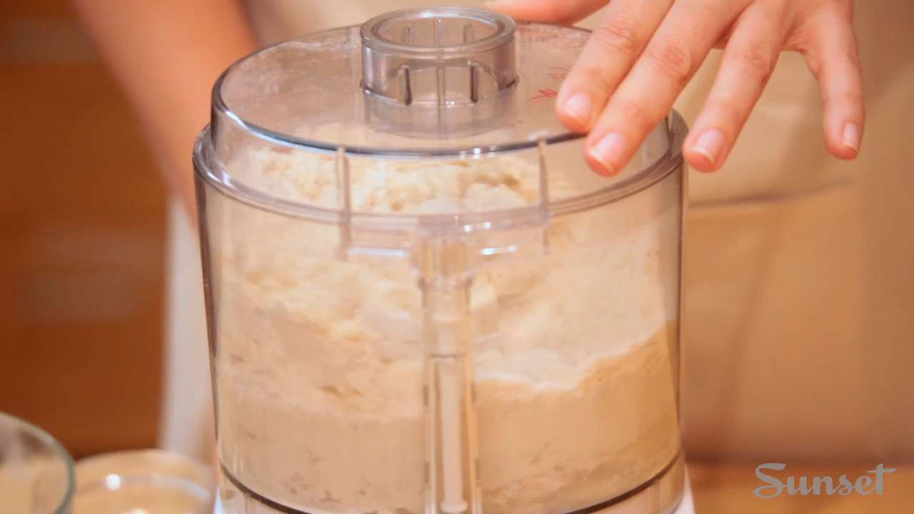 The fastest way to make piecrust