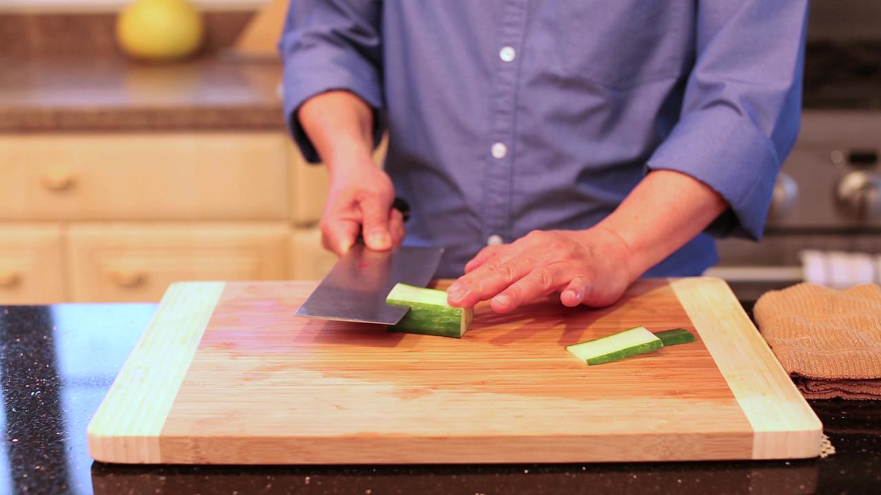 Knife skills with Martin Yan Shredding Sunset Magazine