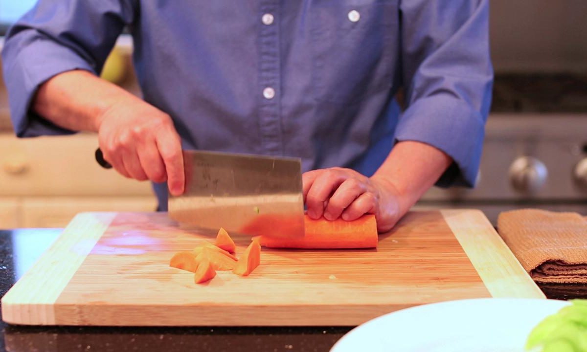 Knife skills with Martin Yan Roll Cut Video Sunset Sunset Magazine