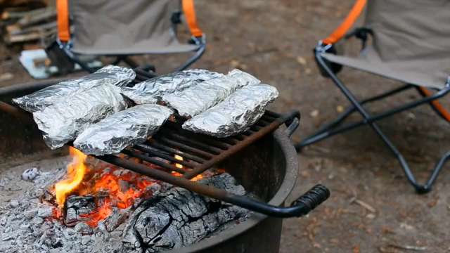 How to Build a Campfire for Cooking