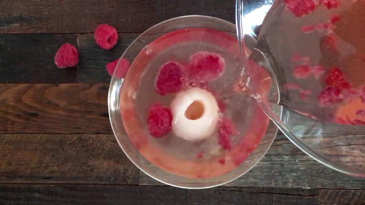 How to Make Litchi Cocktails