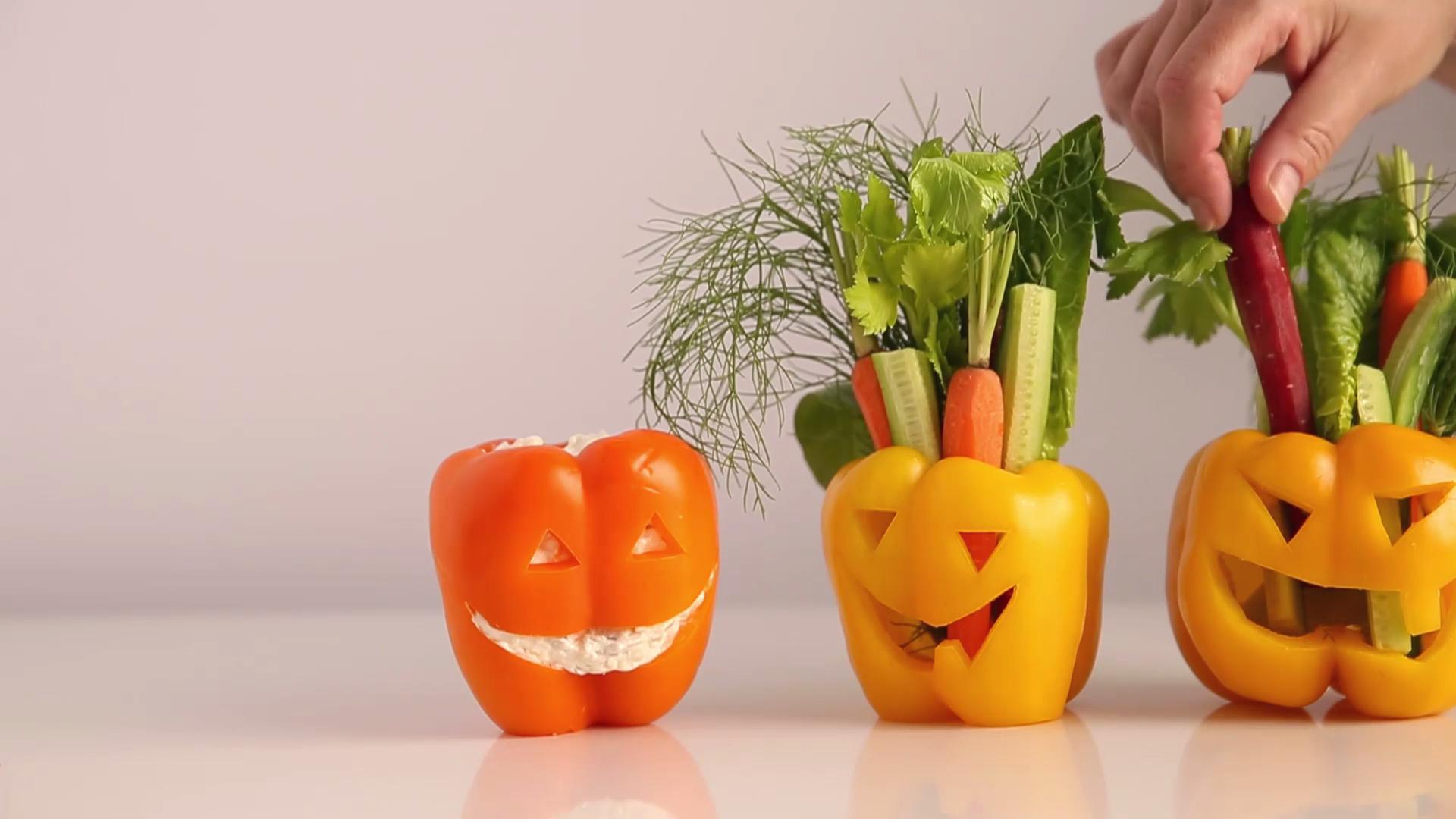 How to Make Bell Pepper Jack-o’-Lanterns