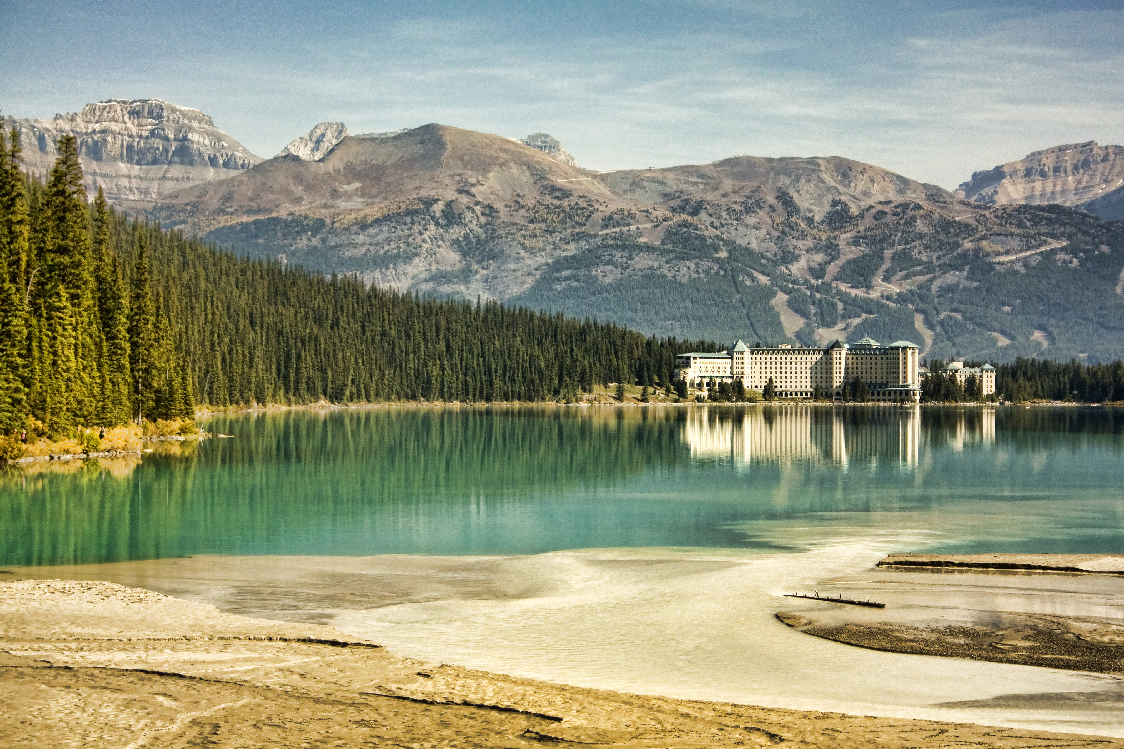 fairy-tale-escape-on-lake-louise
