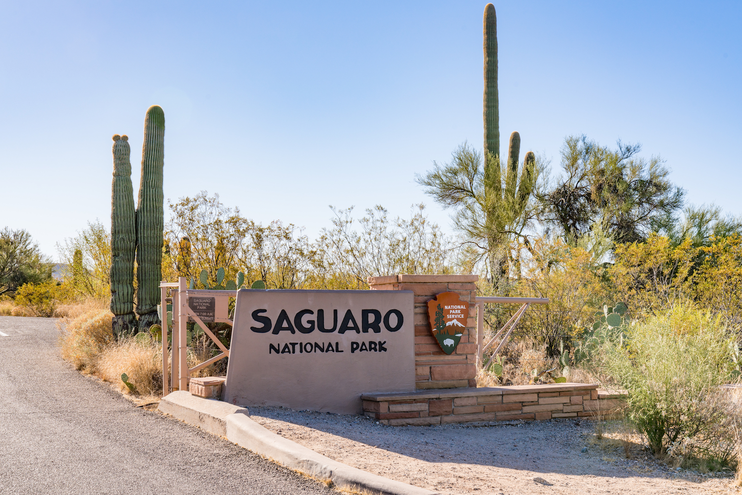 its-surrounded-by-one-of-the-wests-most-scenic-national-parks