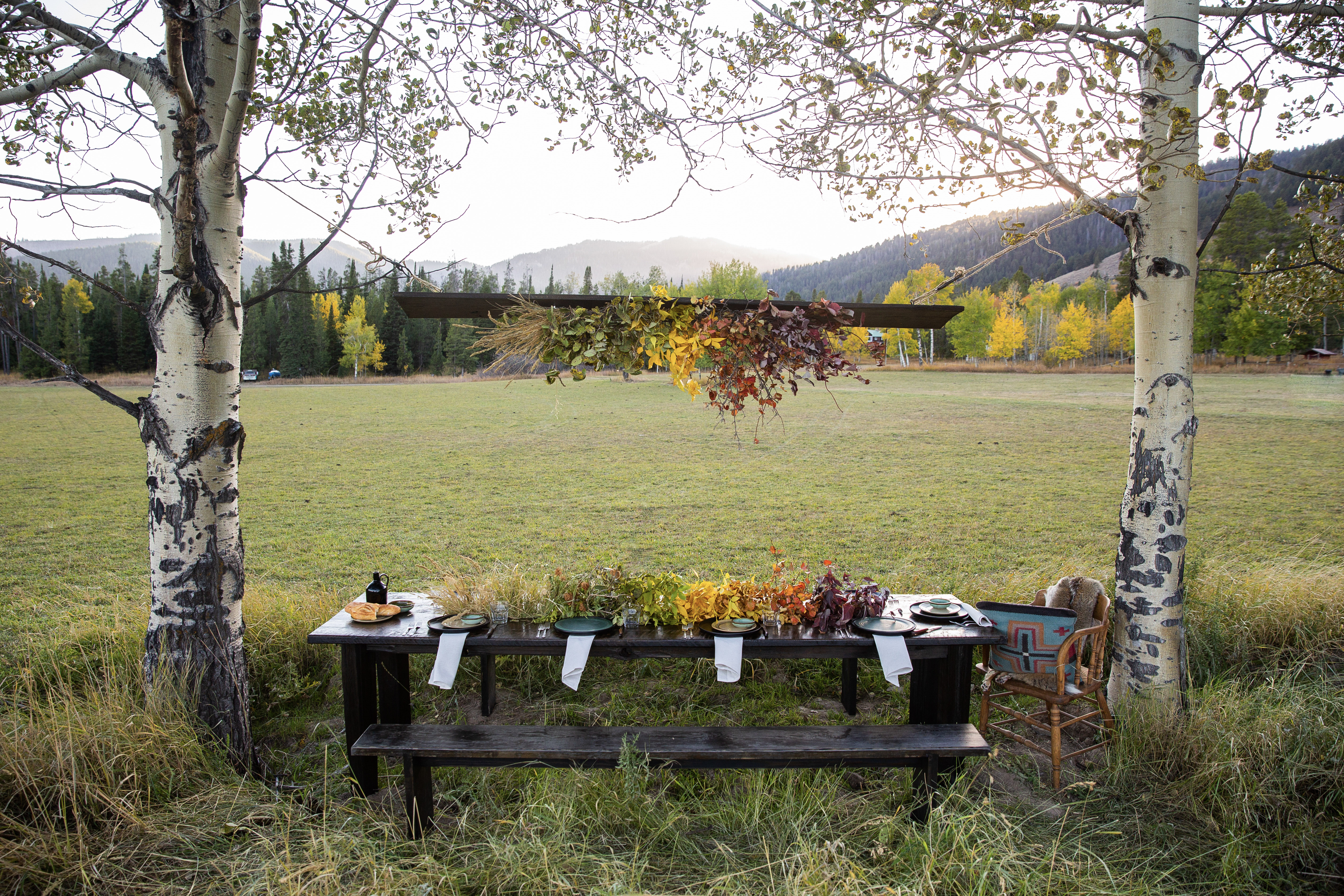 How to Throw a Stunning Autumn Outdoor Gathering