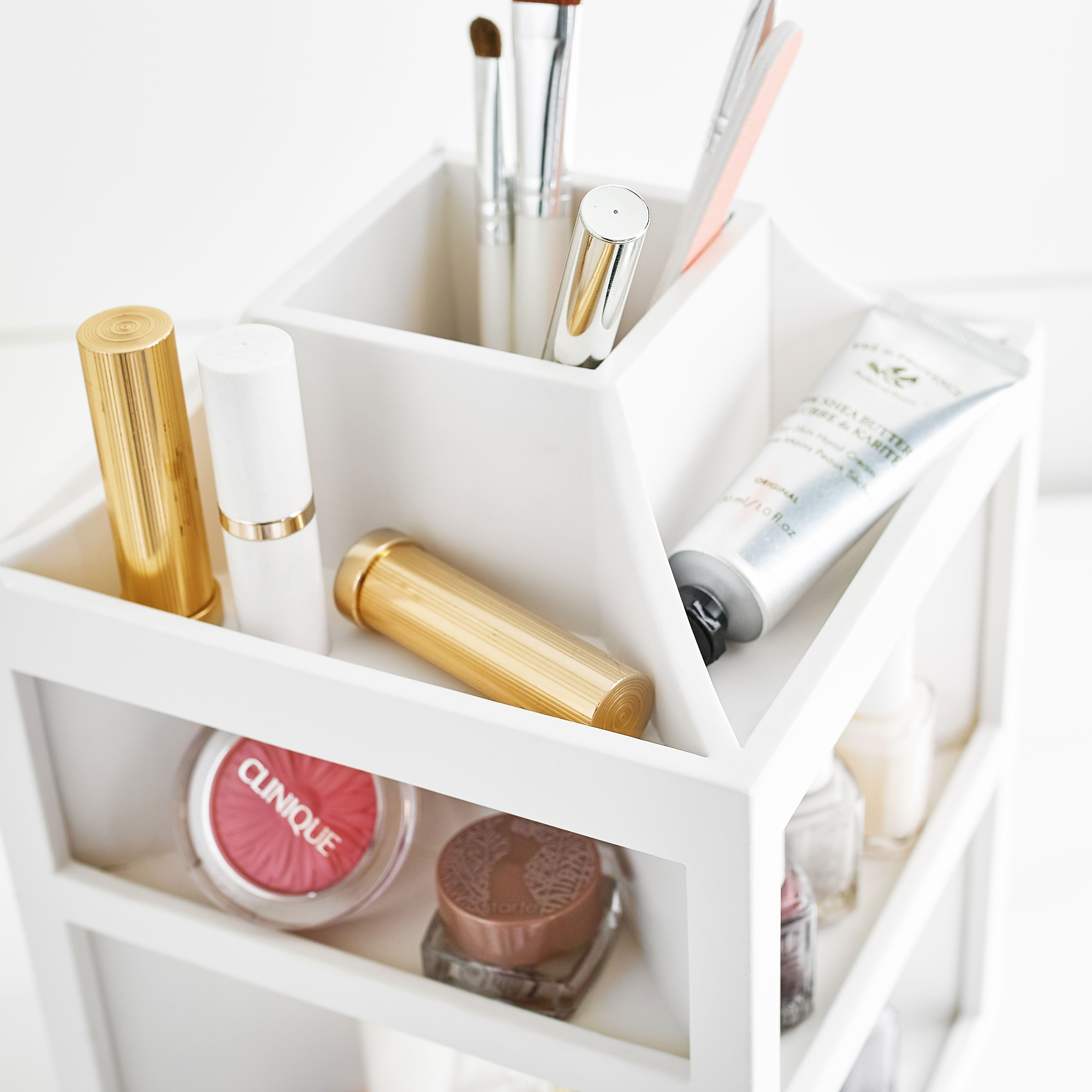 11 Pretty & Practical Vanity Table Accessories